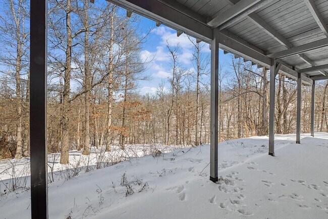 Building Photo - Deavila - Walnut Valley