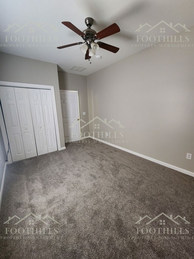 Building Photo - 6 Robert de Brus Cir