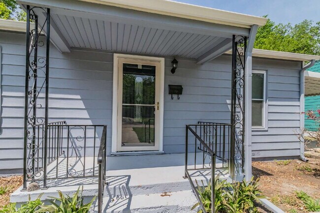 Building Photo - Beautiful home in a great location