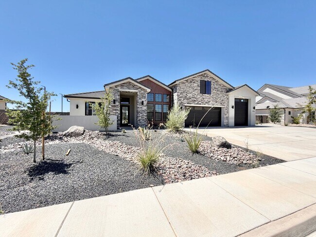 Building Photo - Beautiful Modern 5 Bedroom Home!! Furnished or Unfurnished option!!