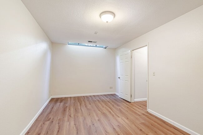 Building Photo - Two Primary Suites w/ Bonus Room l Prime L...