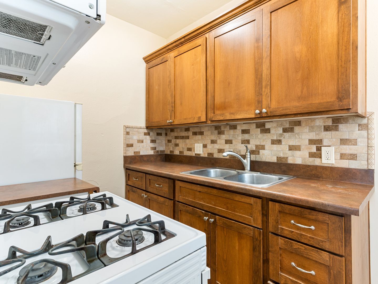 Building Photo - 1324 N Peterson Ave