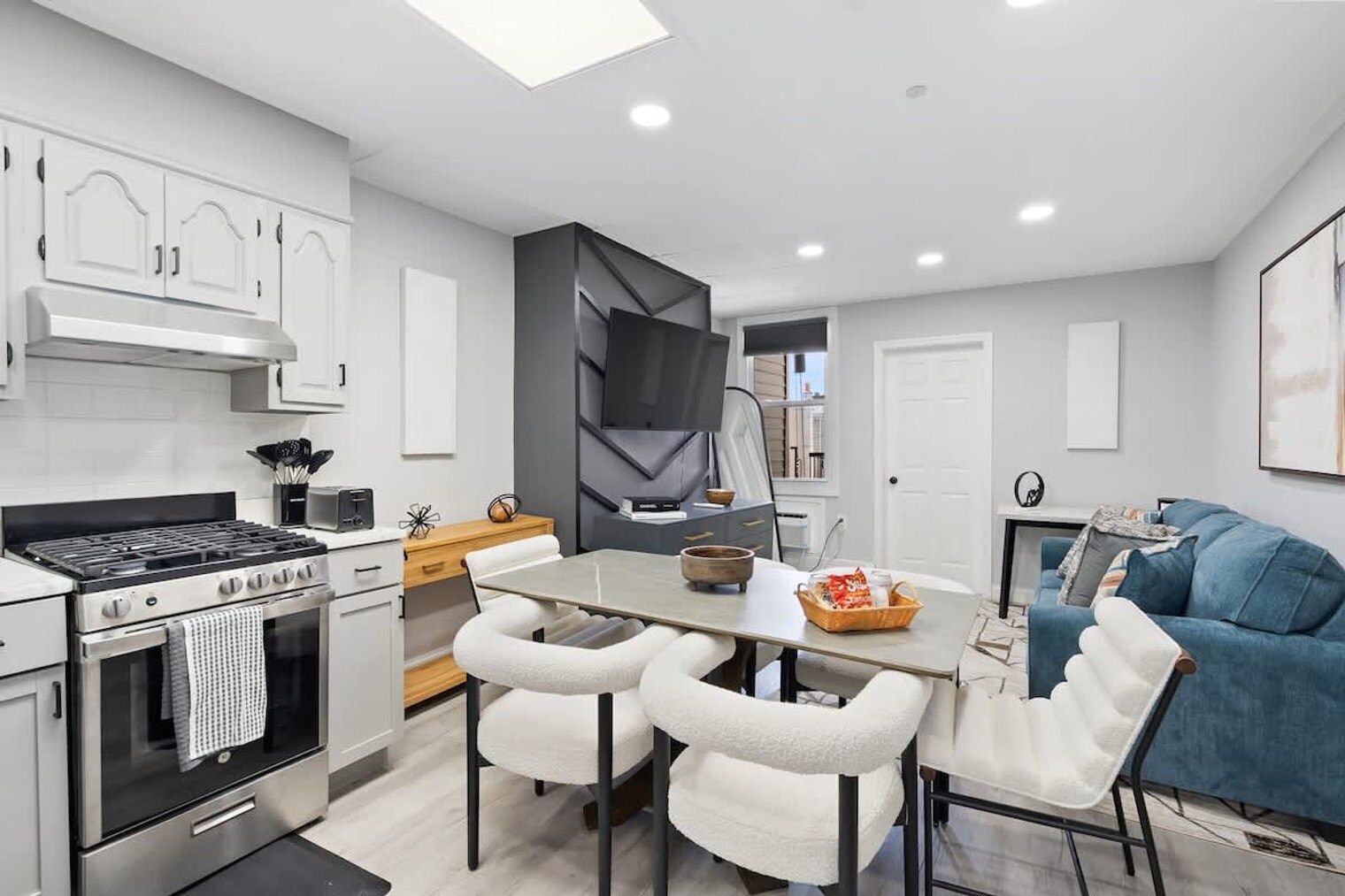 Building Photo - 225 Hancock Ave