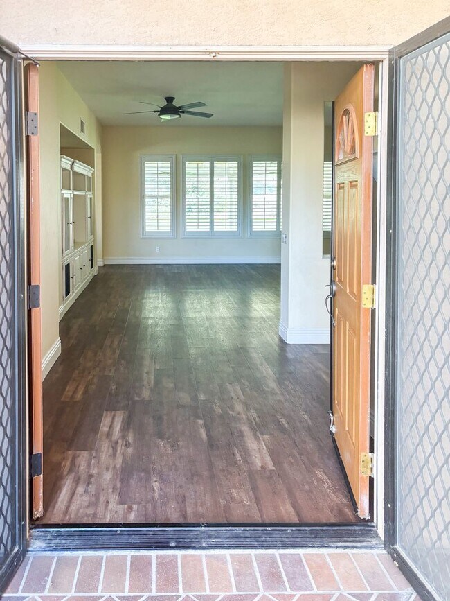 Building Photo - Murrieta - 4 bed / 2.5 bath home