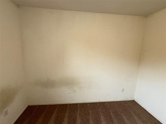 Building Photo - 621 Dark Tree Ln