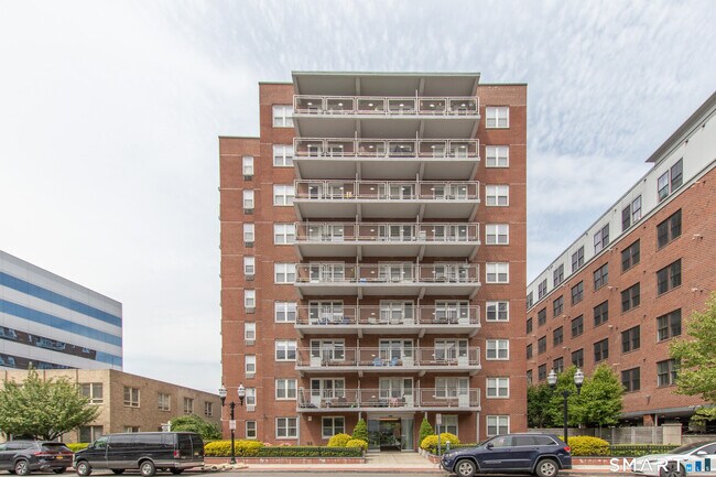 Building Photo - 700 Summer St