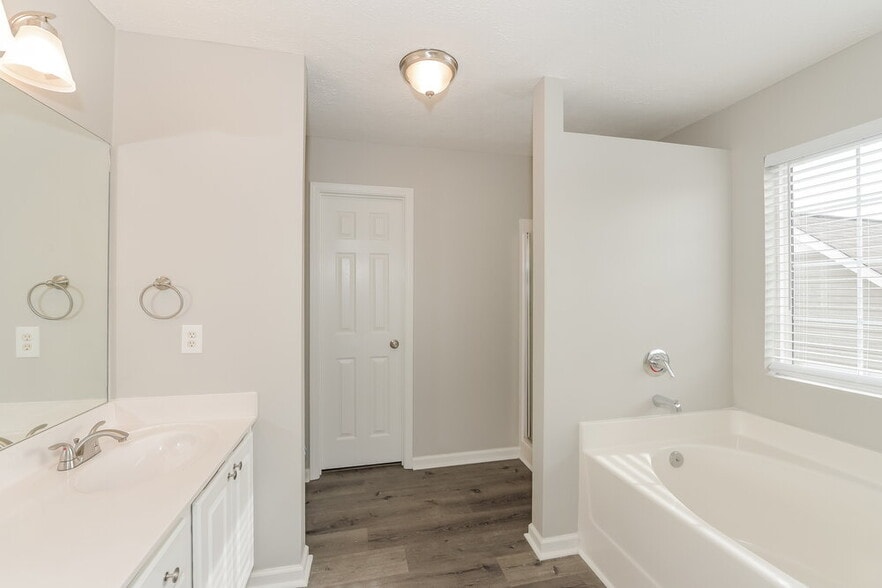 Building Photo - 1604 Zurich Dr