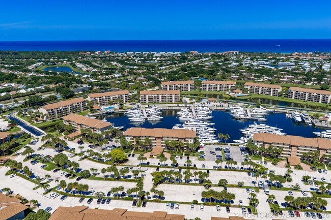 Building Photo - 2601 Marina Isle Way