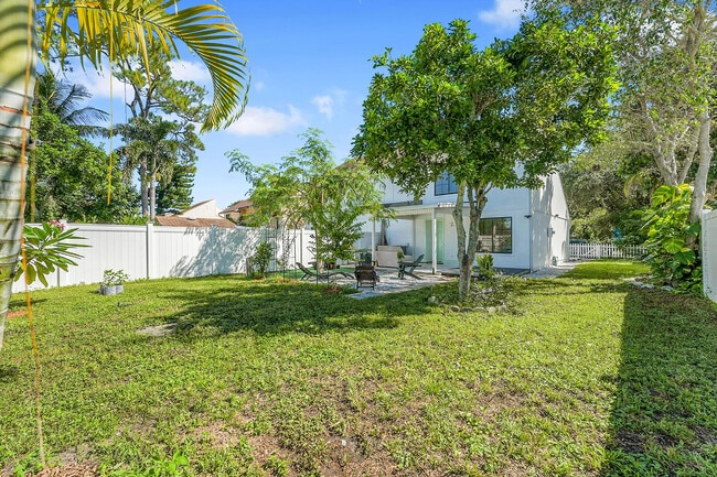 Building Photo - 9056 Green Meadows Way