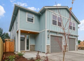 Building Photo - 1319 Oppek St NE