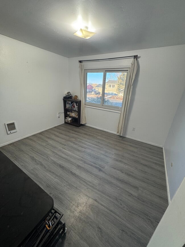 Building Photo - 417 Skyway Dr