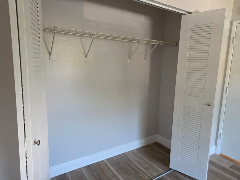 Guess bedroom closet - 2222 N Cypress Bend Dr