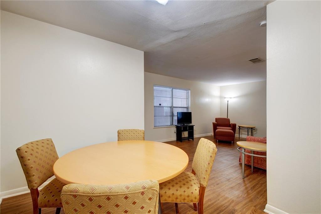 Building Photo - 607 Bellevue Plz