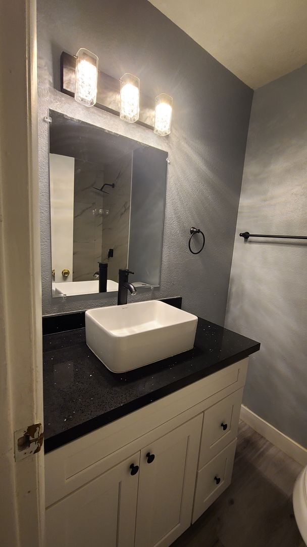 Building Photo - 2 Bedroom 2 Bathroom Downstairs condo