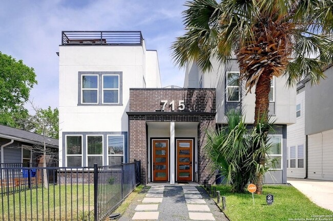 Building Photo - 715 Eleanor Ave