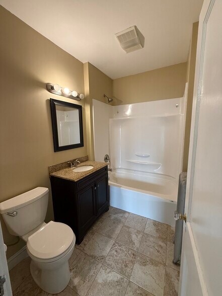 Bathroom. - 18 Roger St