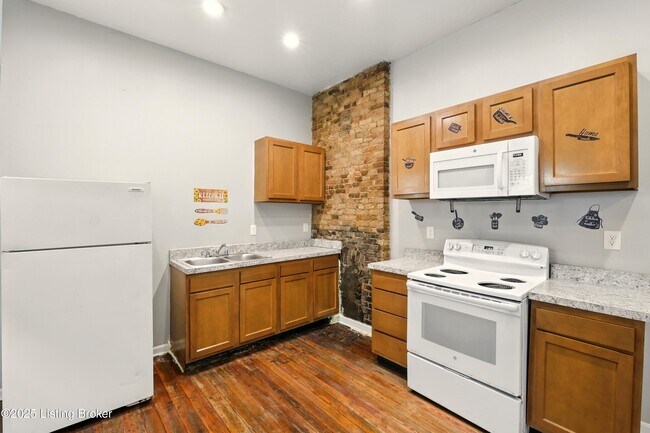 Building Photo - 724 Coke St