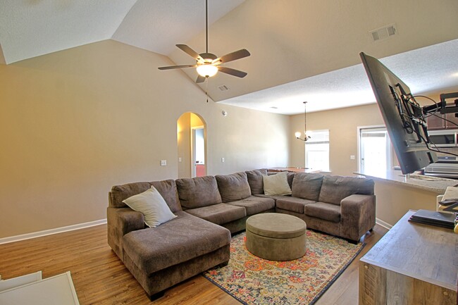 Building Photo - 50 Sunflower Cir NE