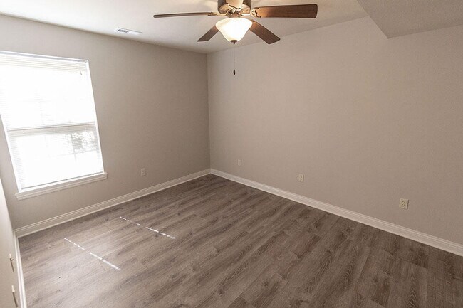 Building Photo - 4700 Dehaven Dr