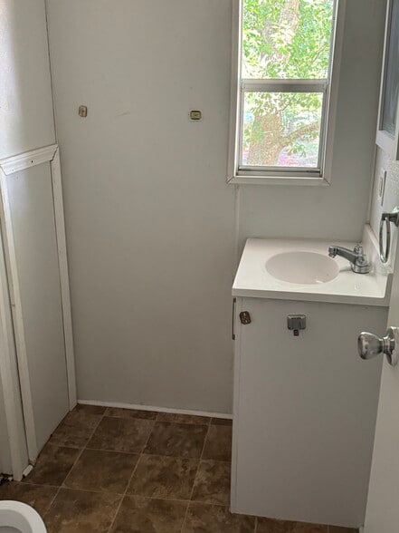 Bathroom - 3165 Henderson Grove Rd
