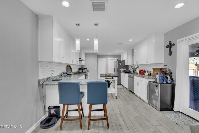 Building Photo - 9913 Album Ave