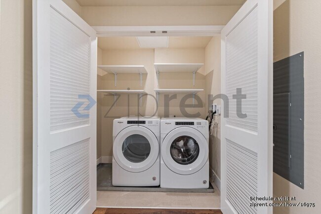 Building Photo - 1048 Monroe St