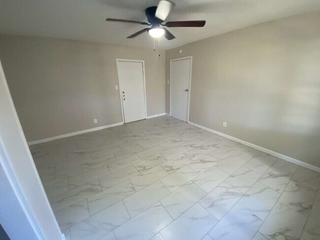 Building Photo - 3029 Nita St