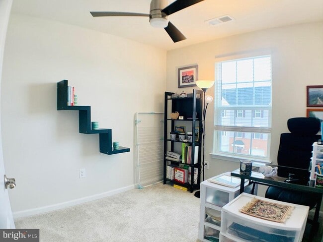 Building Photo - 408 Streamview Dr