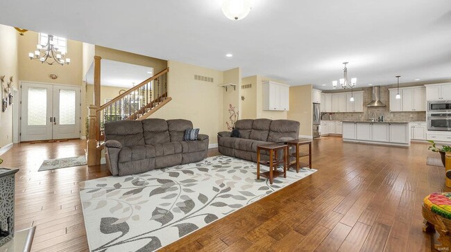 Building Photo - 303 Gateview Dr