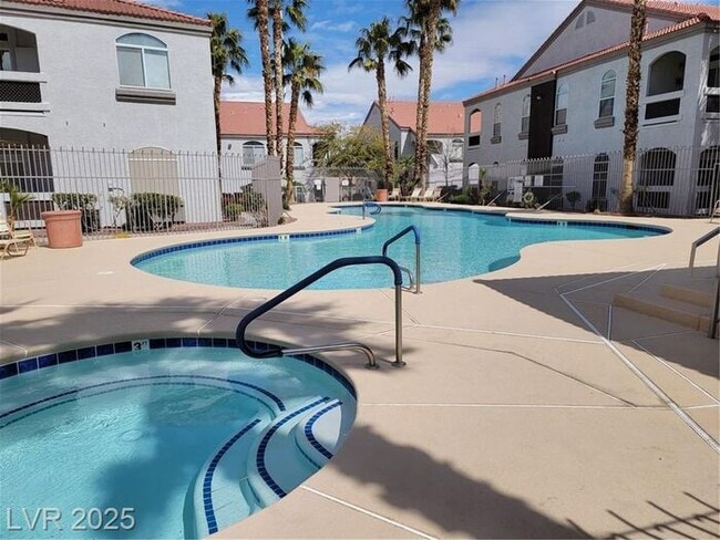 Building Photo - MISSION RIDGE SECOND-FLOOR CONDO!!