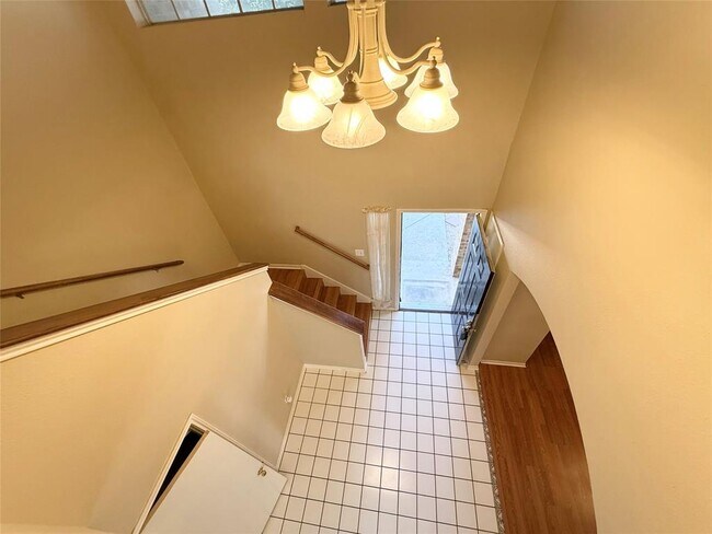 Building Photo - 2011 Lantana Dr