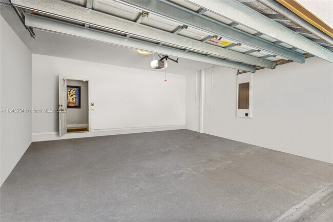 Building Photo - 1515 Winterberry Ln