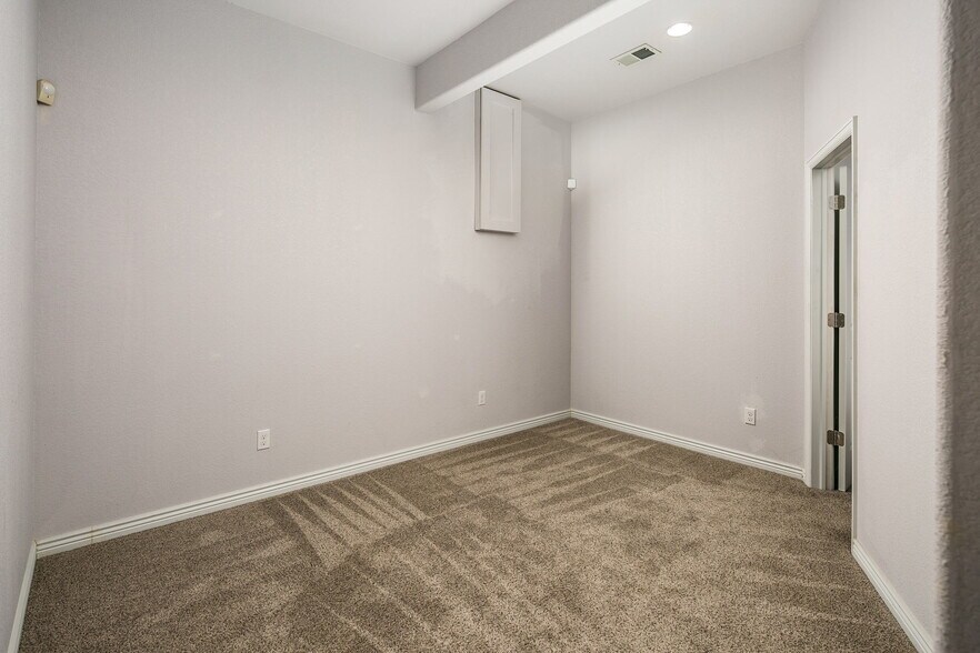 Basement Sitting /Office space - 1067 Uinta Way