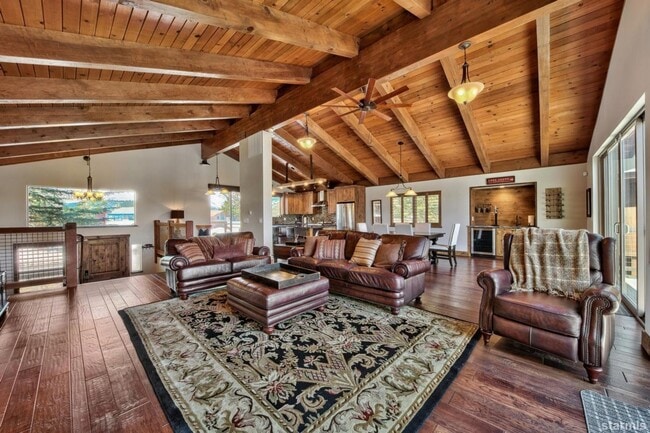 Building Photo - Beautiful pet friendly home with amazing views and private boat dock avail. Now! W/ lots of extra...
