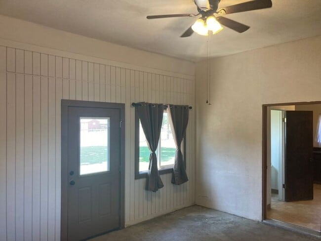 Building Photo - Turlock Country Living 3 Bedroom 2 Bath Home