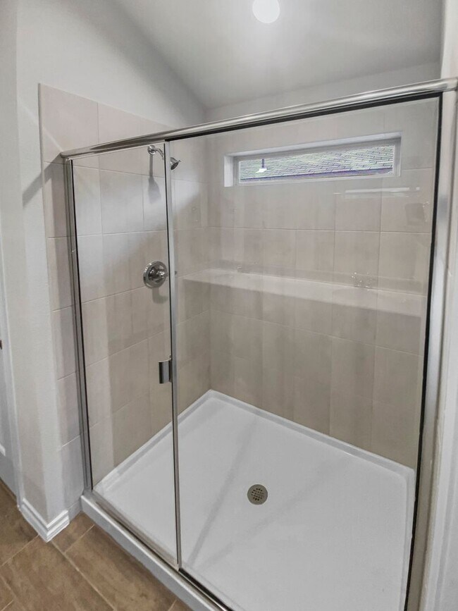 Building Photo - Stylish New Build with Luxury Finishes – M...