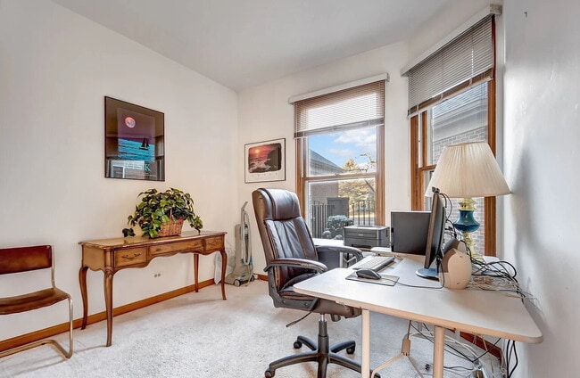 Building Photo - Comfortable Living in a Desirable Area