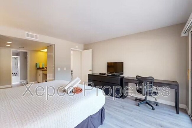 Building Photo - 505 S Farrell Dr