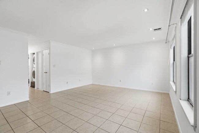 Building Photo - 41 Coriander Way