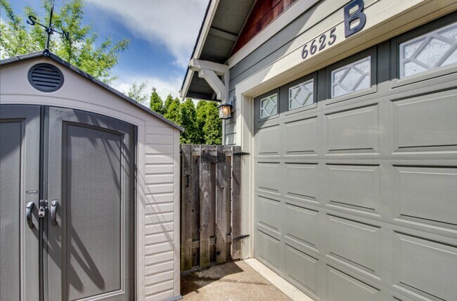 Building Photo - 6625 Amherst N St