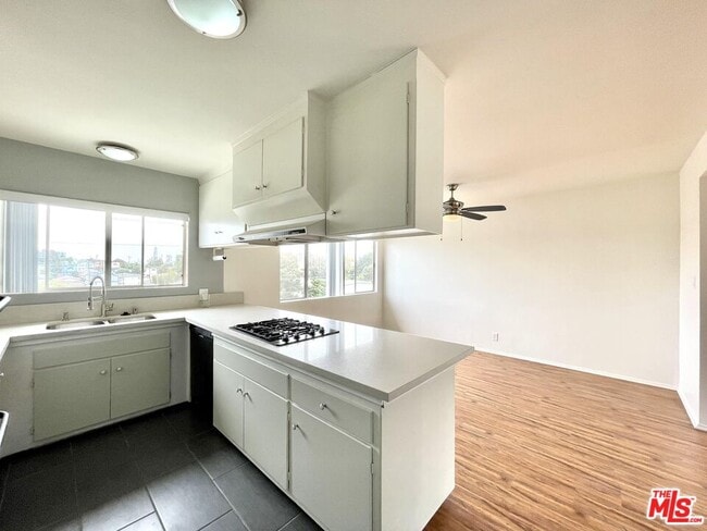 Building Photo - 127 Loma Vista St