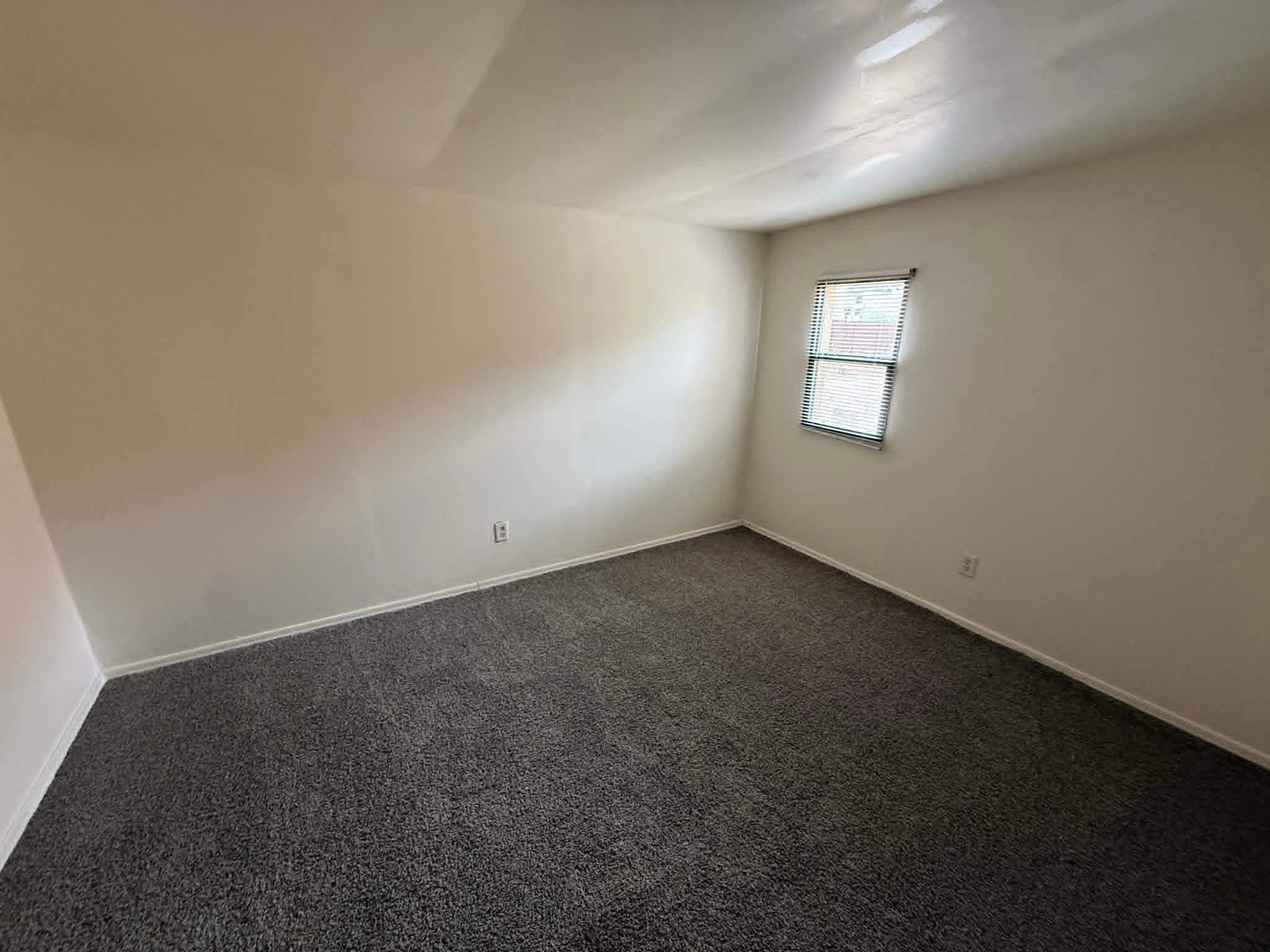 Building Photo - 1137 E Adelaide Dr
