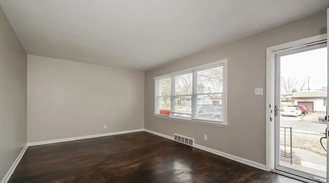 Building Photo - 1270 Del Rey Dr