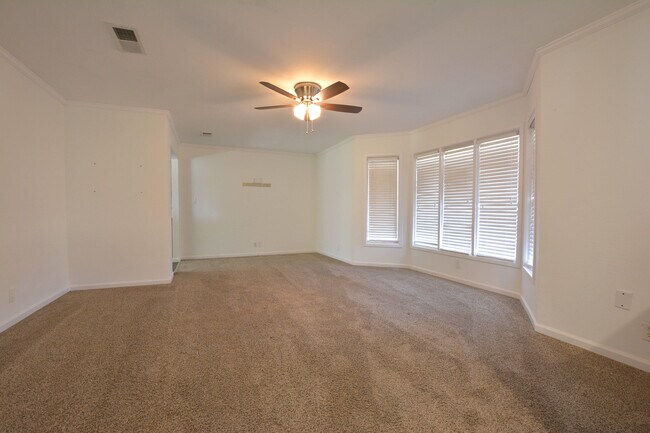 Building Photo - 815 7th St