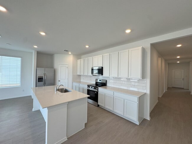 Building Photo - 305 Heritage Grvs Rd