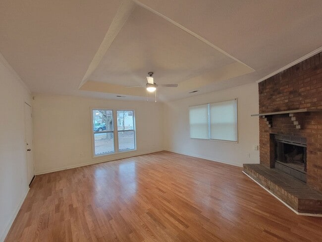 Building Photo - Fully Renovated 3BR/2BA Ranch-Style Townhome – SS Appliances &  Washer/Dryer