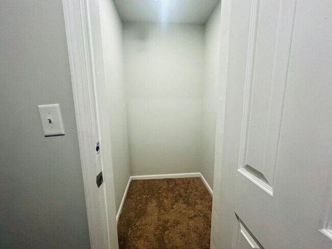 Building Photo - 1055 Walnut St