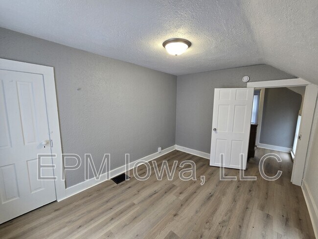 Building Photo - 716 Fowler St