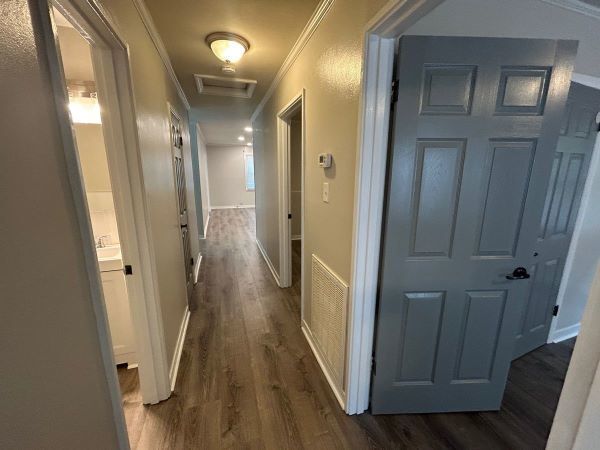 Building Photo - Oak Ridge 3bd/1ba Ranch