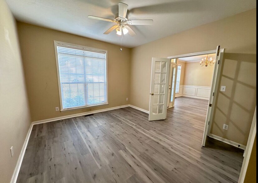 Building Photo - 297 High Chaparral Dr